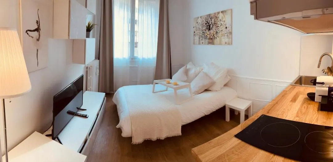 Cozy Studio Apartment Tour Eiffel-1